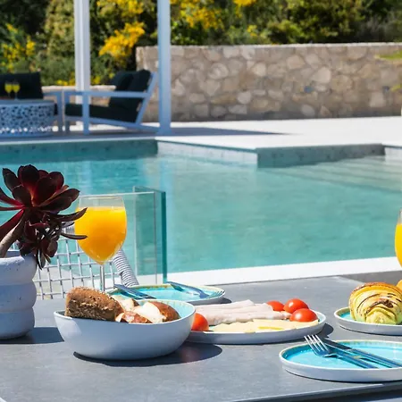 Grey Sea View Estate - Luxury With Private Pool & Plunge Pool Bed & Breakfast 4*