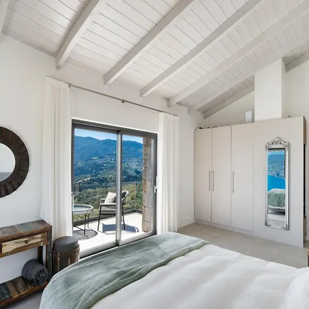 Grey Sea View Estate - Luxury With Private Pool & Plunge Pool Bed & Breakfast 4*