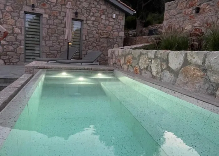 Grey Sea View Estate - Luxury Villas With Private Pool & Plunge Pool Bed & Breakfast